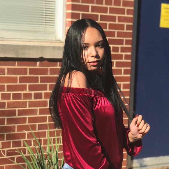 Meet your Posher, Naudia - Picture 1 of 1